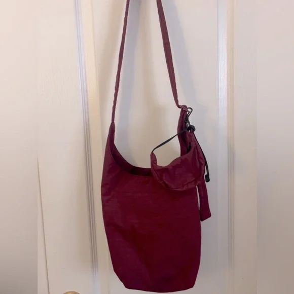 Baggu Oxblood Small Nylon Sling bag with Baggu Charm Oxblood - Picture 3 of 10